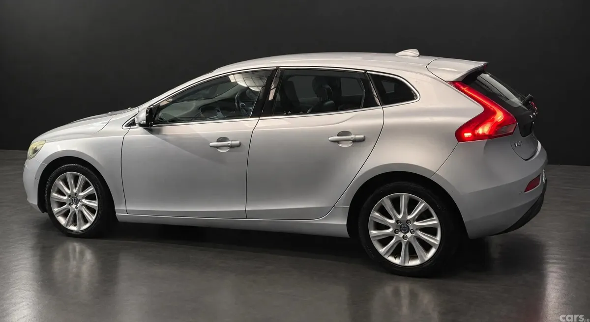Volvo V40 Hatchback, Petrol, 2015, Silver