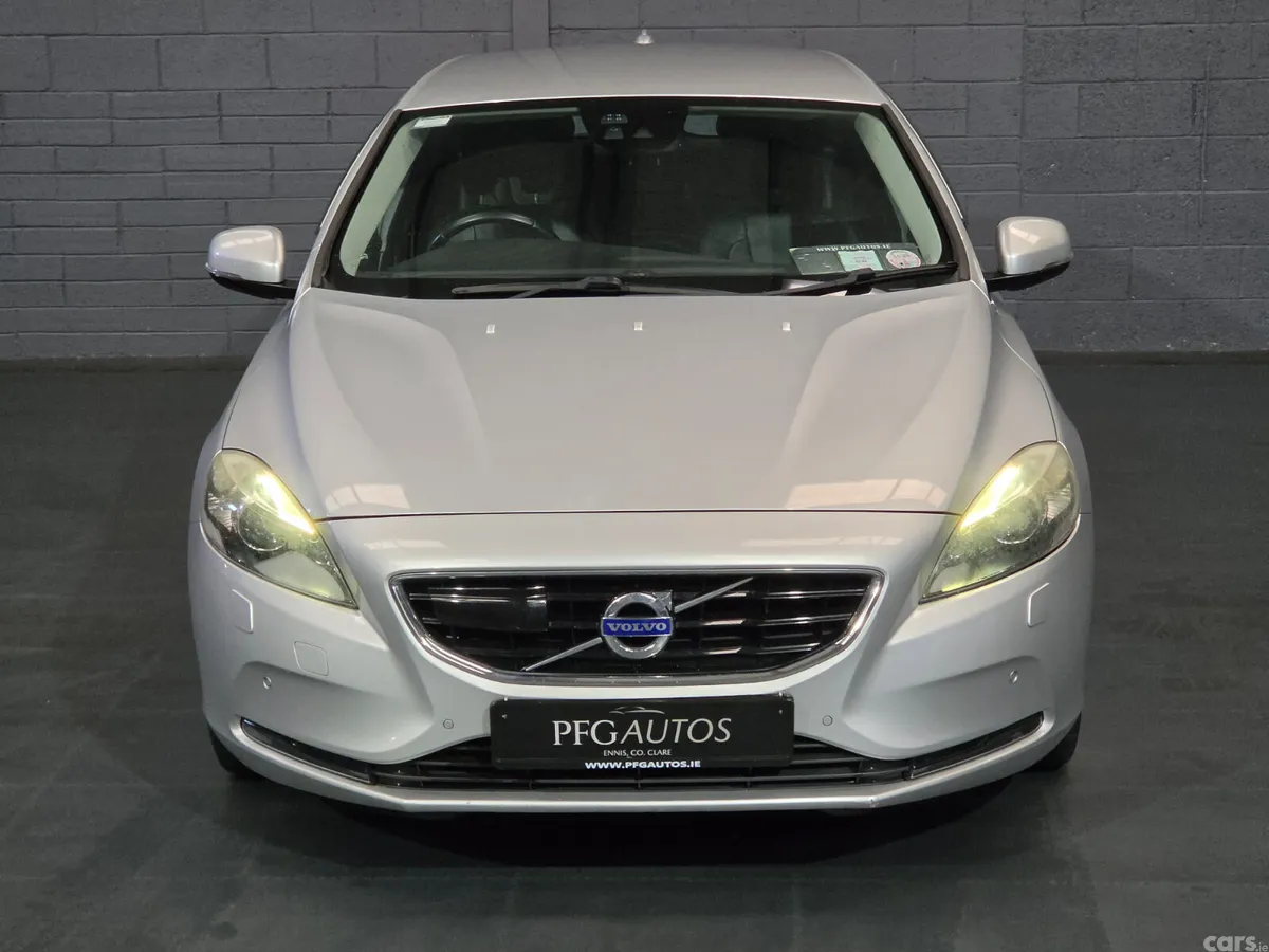Volvo V40 Hatchback, Petrol, 2015, Silver