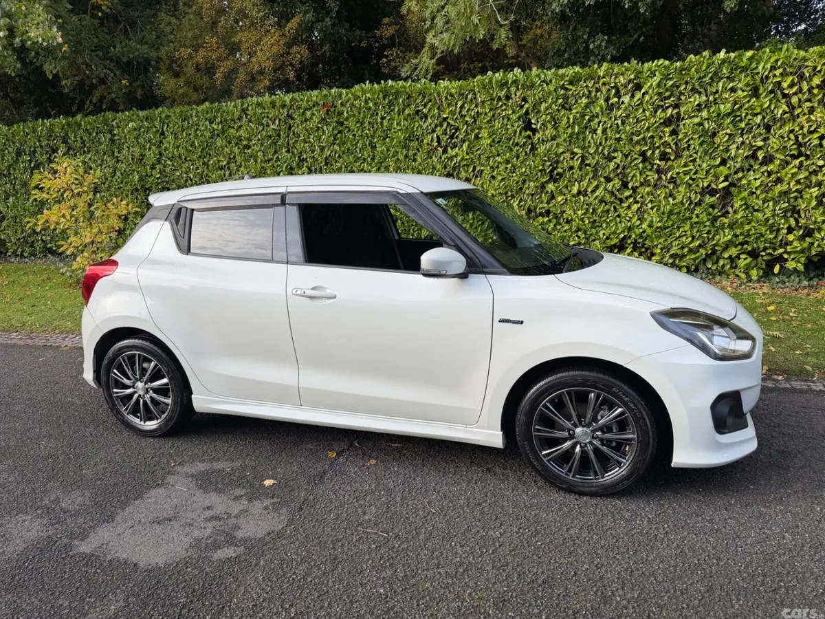 Suzuki Swift Hatchback, Petrol Hybrid, 2017, White