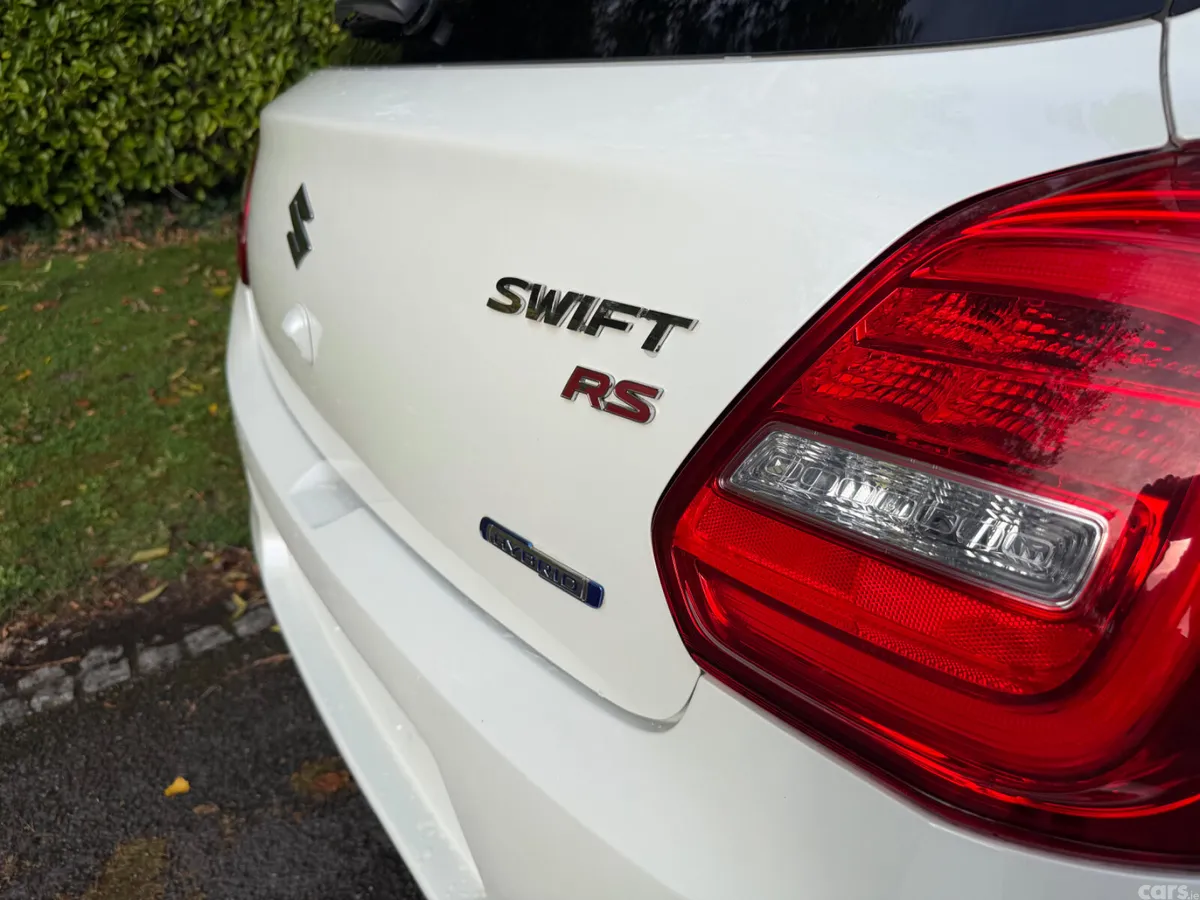 Suzuki Swift Hatchback, Petrol Hybrid, 2017, White