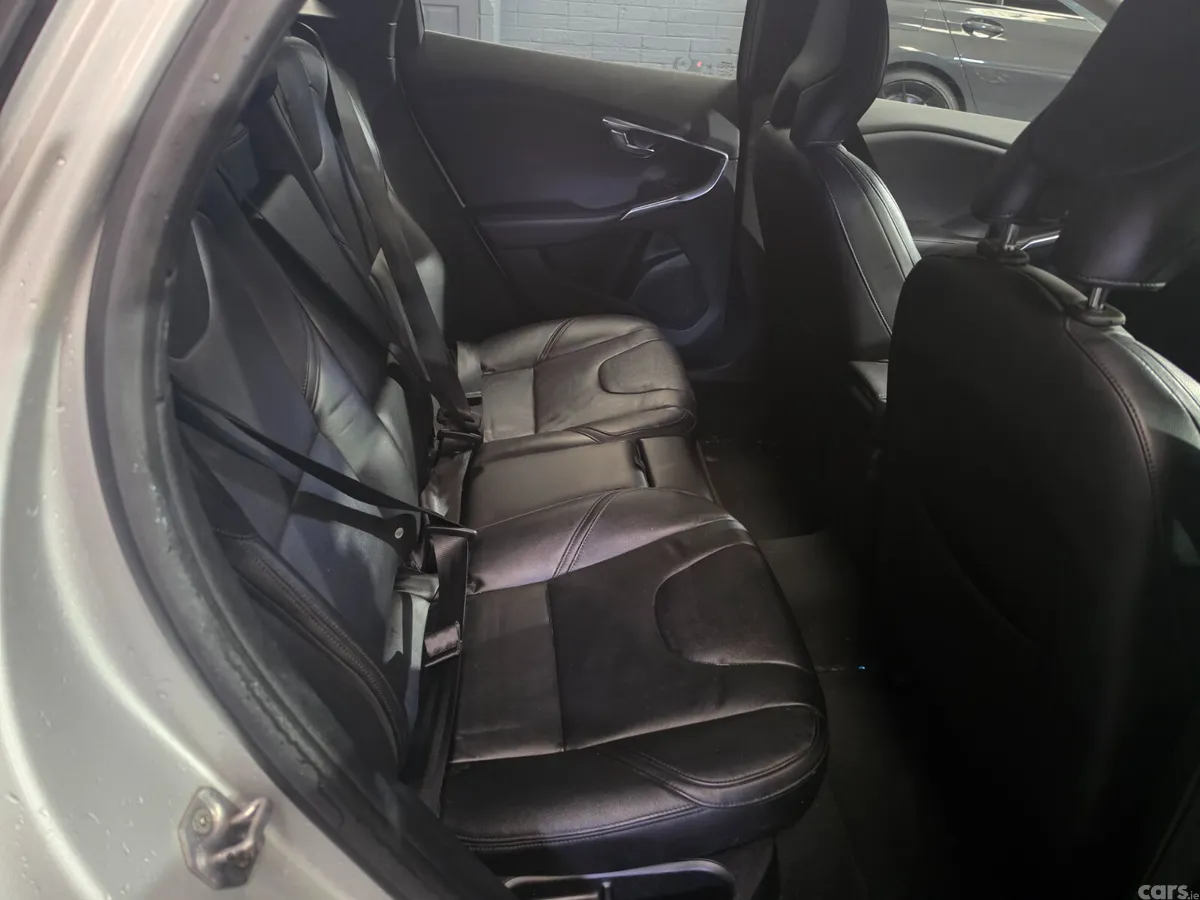 Volvo V40 Hatchback, Petrol, 2015, Silver