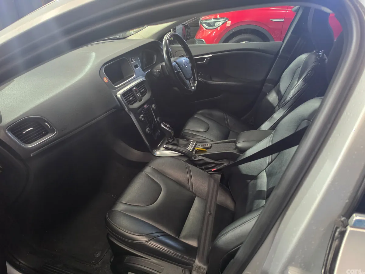 Volvo V40 Hatchback, Petrol, 2015, Silver