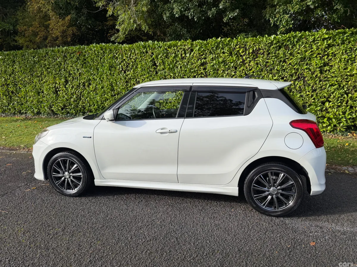 Suzuki Swift Hatchback, Petrol Hybrid, 2017, White