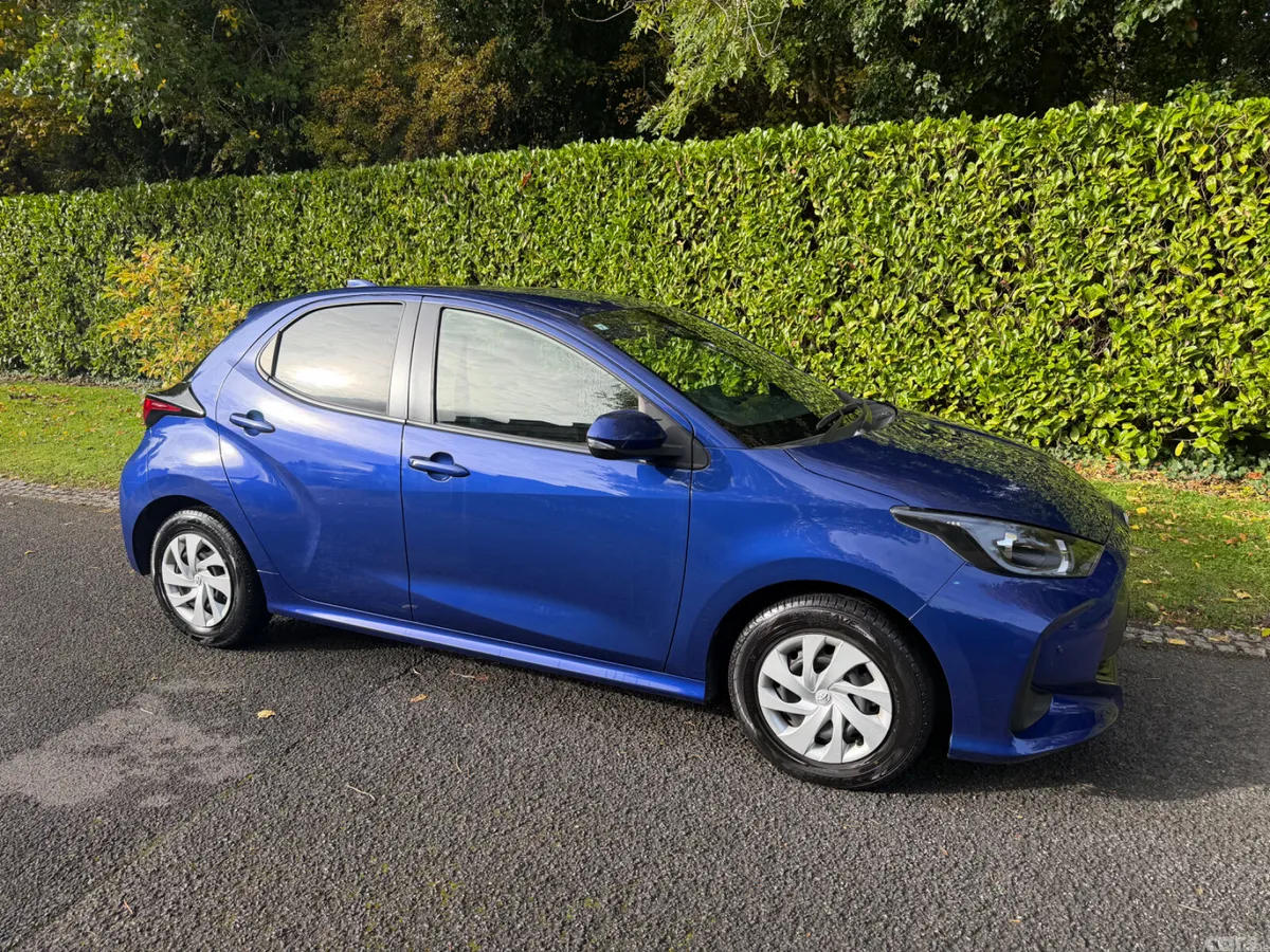 Toyota Yaris Hatchback, Petrol Hybrid, 2022, Blue