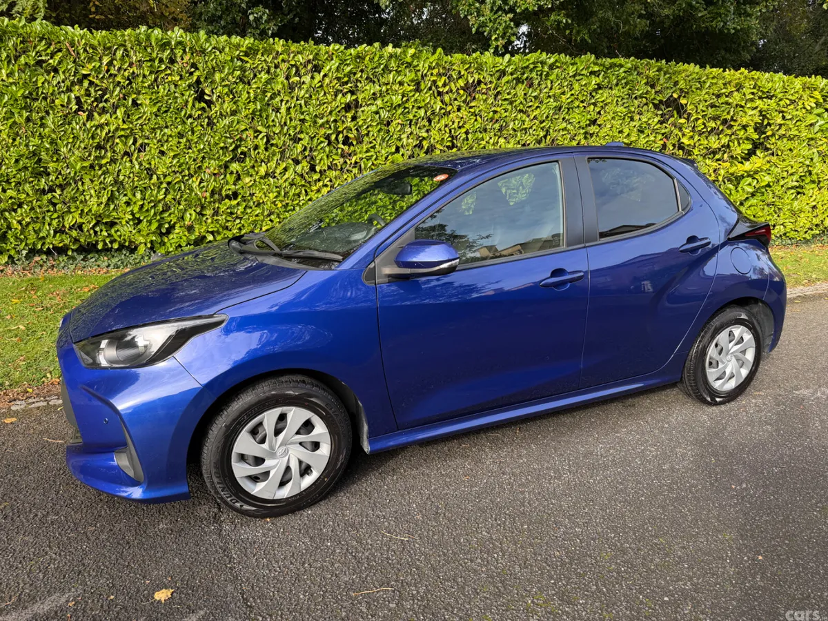 Toyota Yaris Hatchback, Petrol Hybrid, 2022, Blue