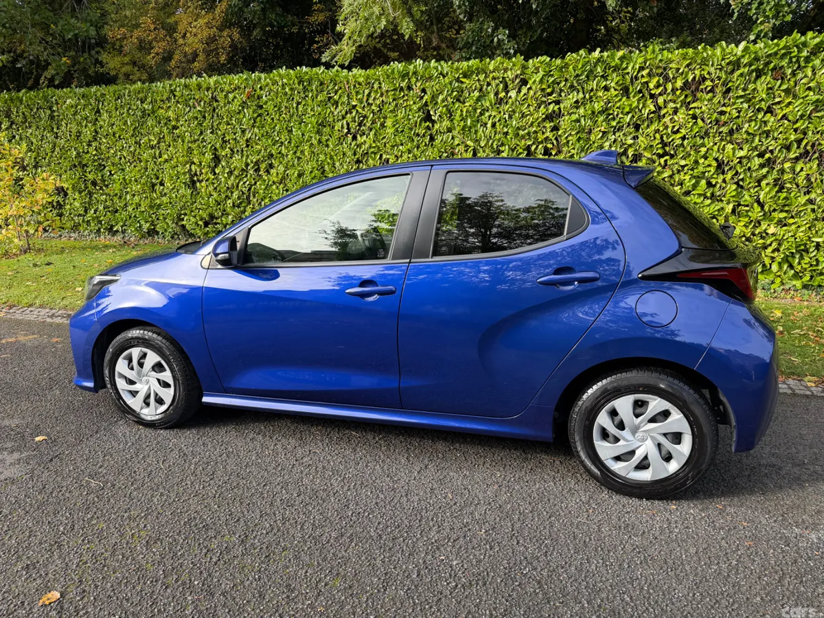 Toyota Yaris Hatchback, Petrol Hybrid, 2022, Blue