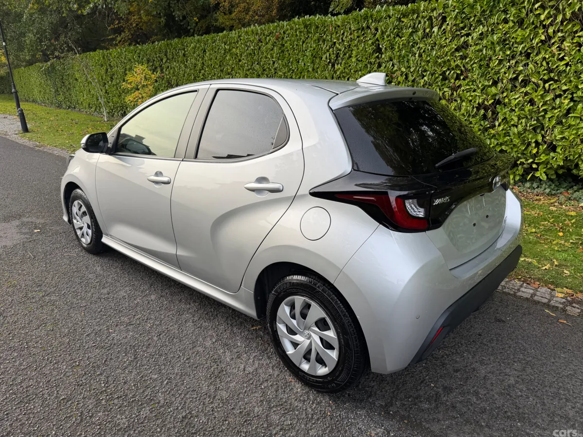 Toyota Yaris Hatchback, Petrol Hybrid, 2022, Silver