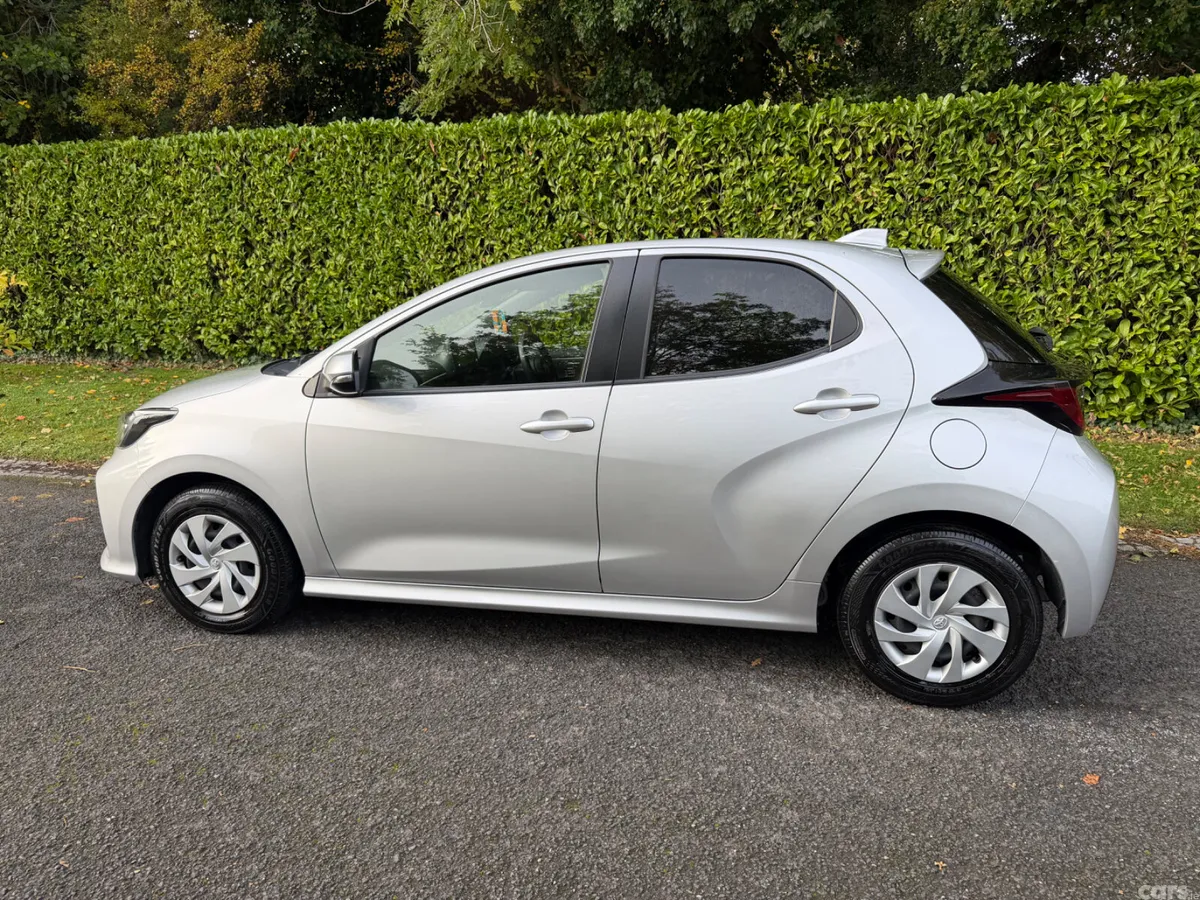 Toyota Yaris Hatchback, Petrol Hybrid, 2022, Silver
