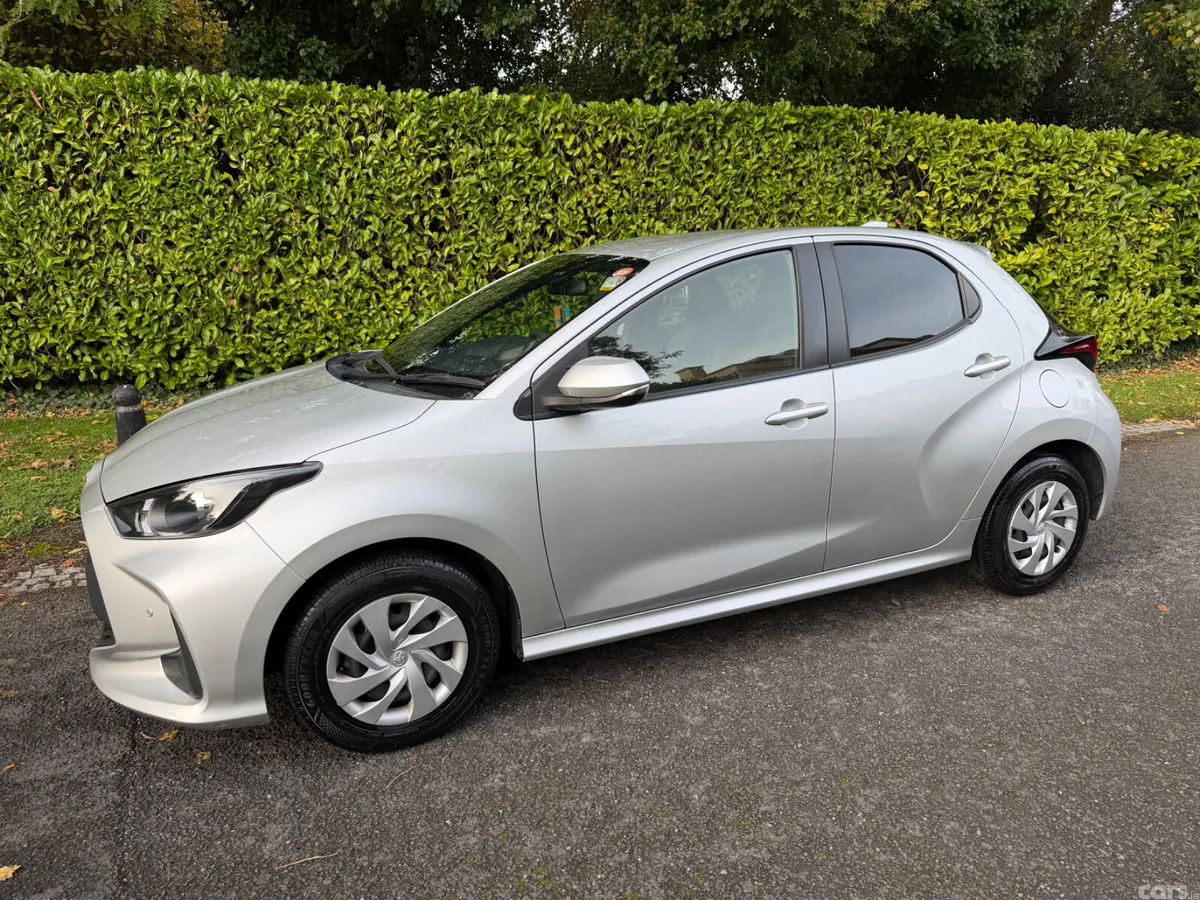 Toyota Yaris Hatchback, Petrol Hybrid, 2022, Silver
