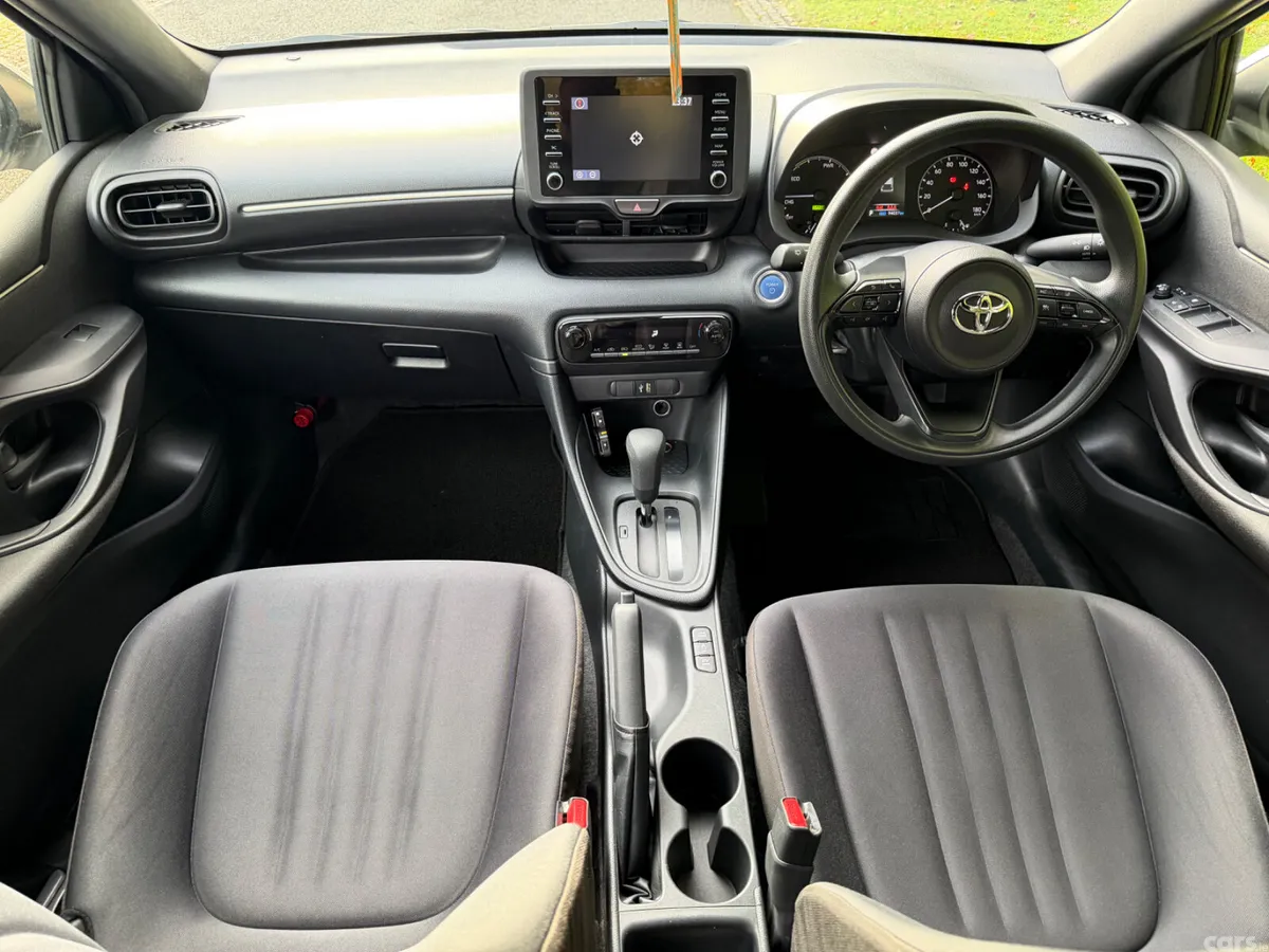 Toyota Yaris Hatchback, Petrol Hybrid, 2022, Silver