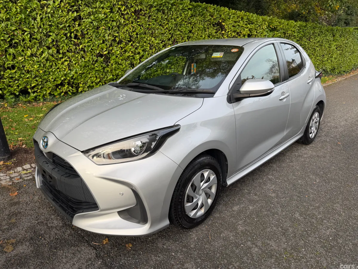Toyota Yaris Hatchback, Petrol Hybrid, 2022, Silver