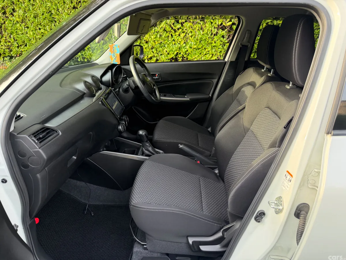 Suzuki Swift Hatchback, Petrol Hybrid, 2019, White