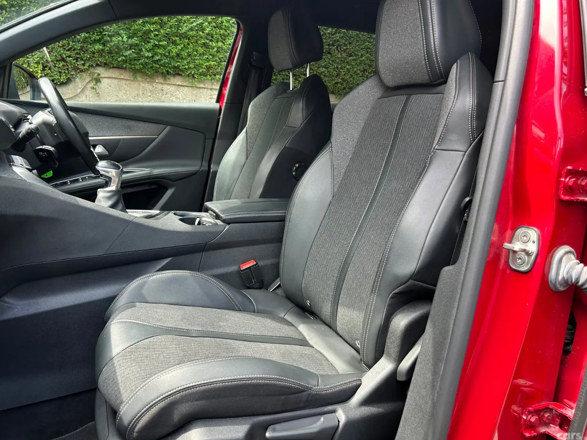 Peugeot 3008 Hatchback, Petrol, 2020, Red