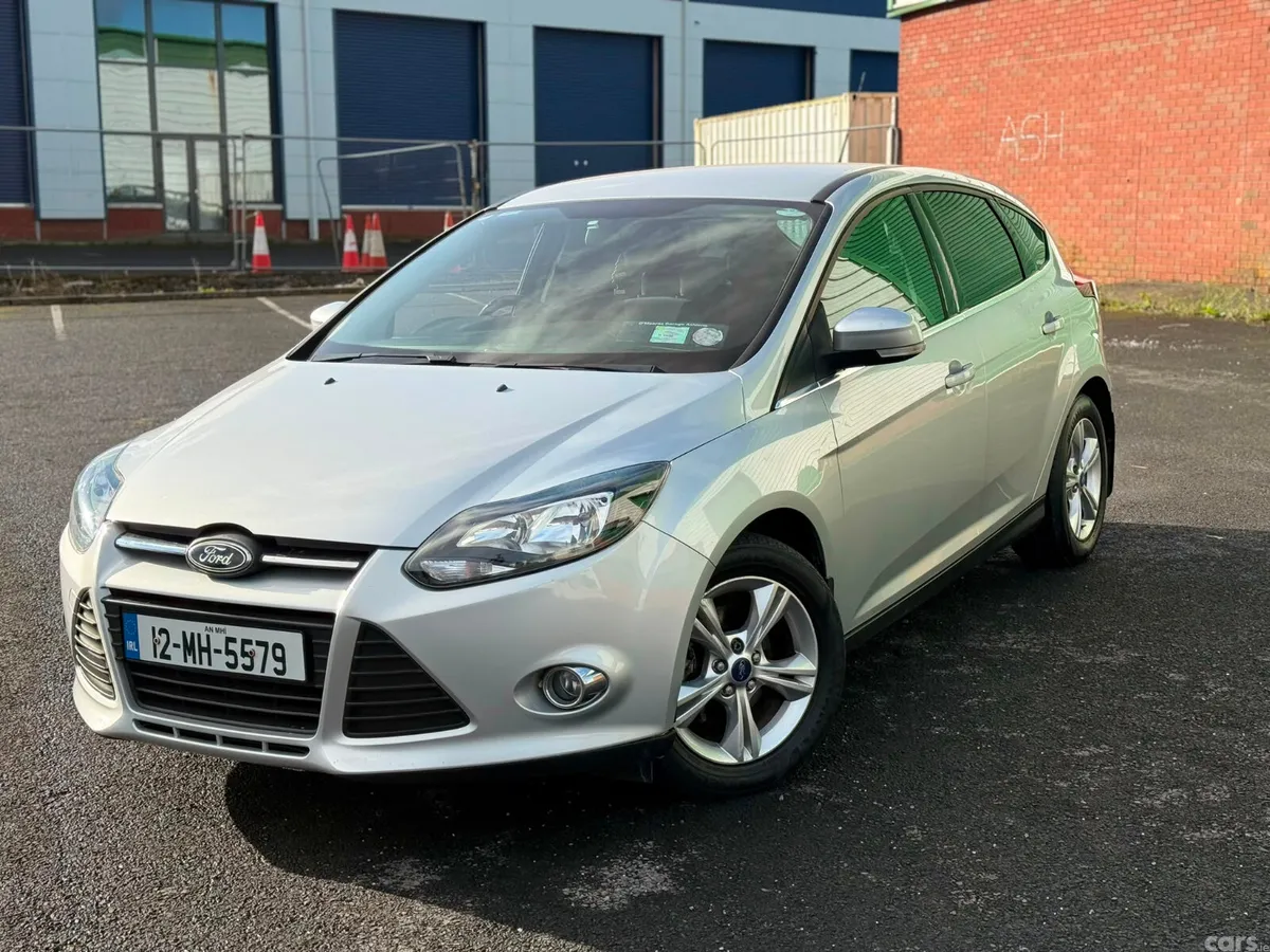 Ford Focus Hatchback, Petrol, 2012, Silver