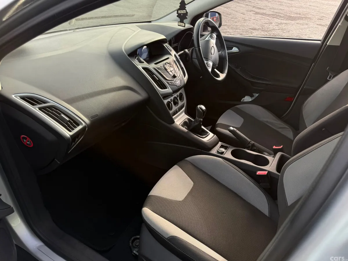 Ford Focus Hatchback, Petrol, 2012, Silver