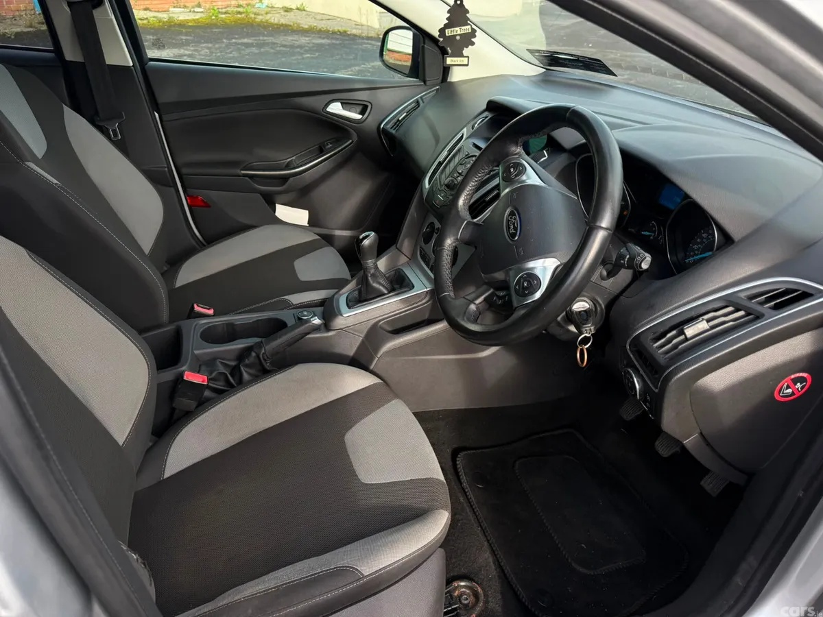 Ford Focus Hatchback, Petrol, 2012, Silver