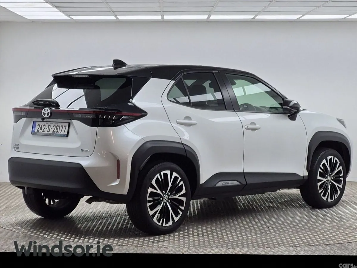 Toyota Yaris Cross SUV, Petrol Hybrid, 2024, White
