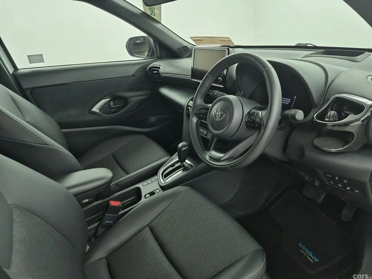 Toyota Yaris Cross SUV, Petrol Hybrid, 2024, White