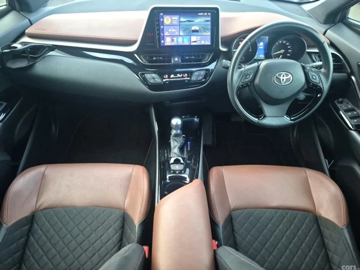 Toyota C-HR SUV, Petrol Hybrid, 2019, White