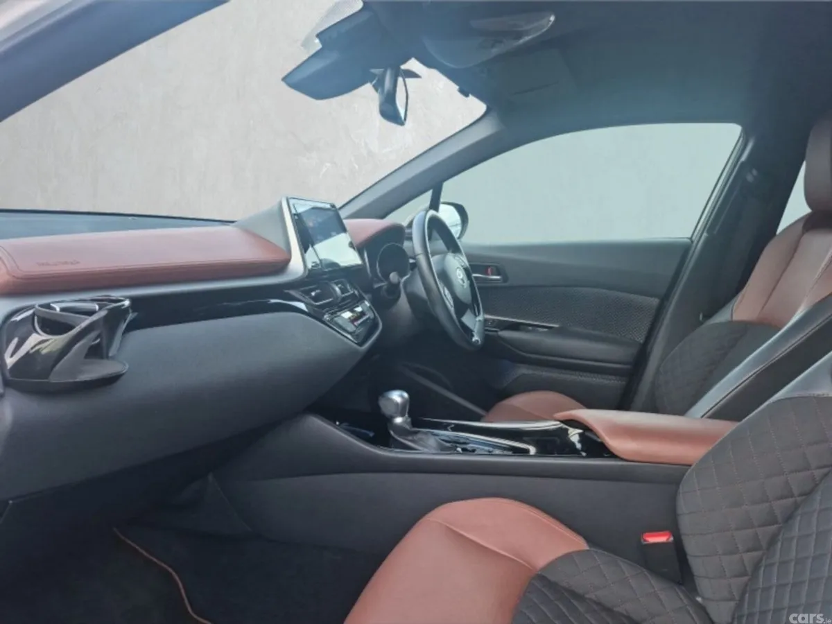 Toyota C-HR SUV, Petrol Hybrid, 2019, White