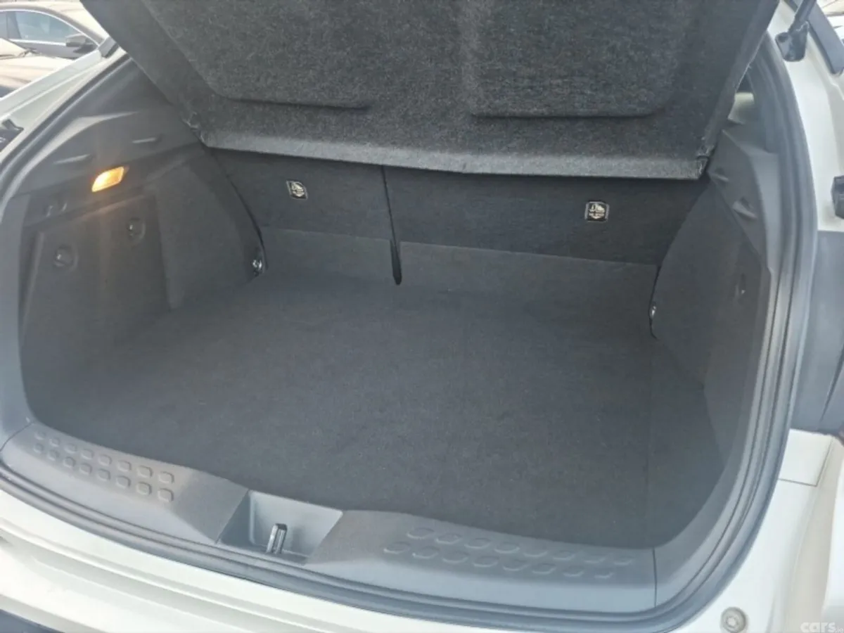 Toyota C-HR SUV, Petrol Hybrid, 2019, White