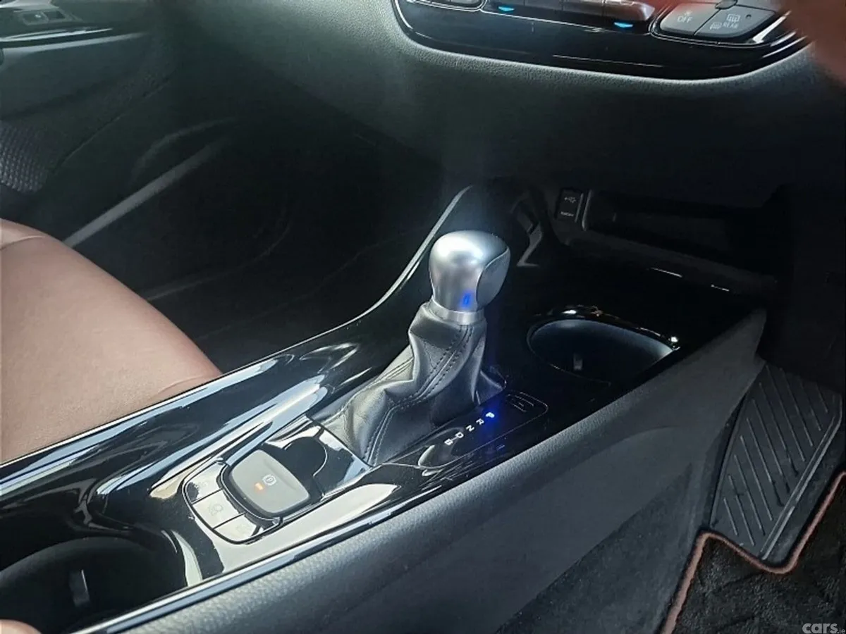 Toyota C-HR SUV, Petrol Hybrid, 2019, White