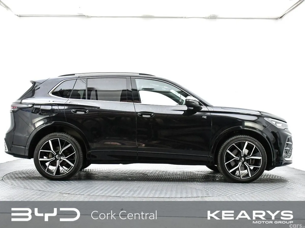Volkswagen Tiguan SUV, Petrol Plug-in Hybrid, 2024, Black