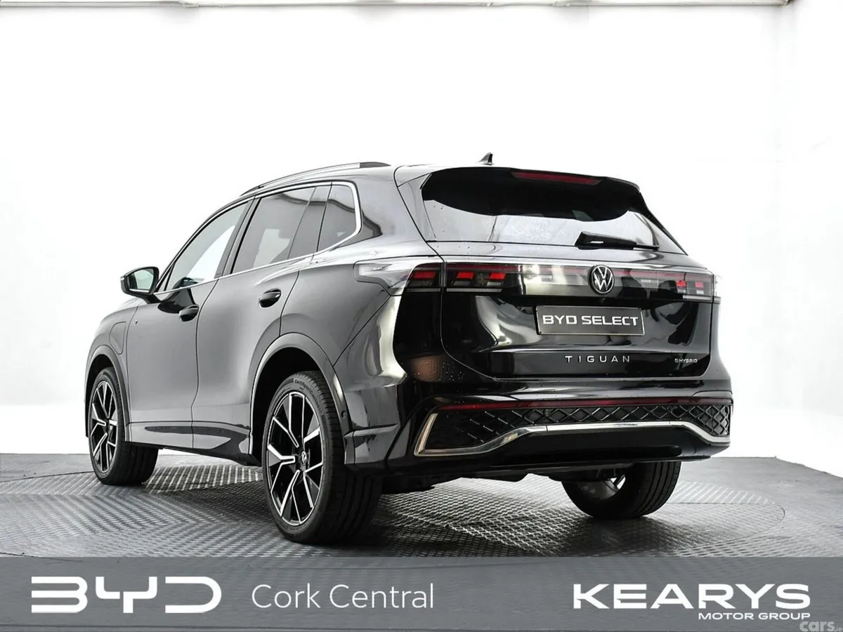 Volkswagen Tiguan SUV, Petrol Plug-in Hybrid, 2024, Black