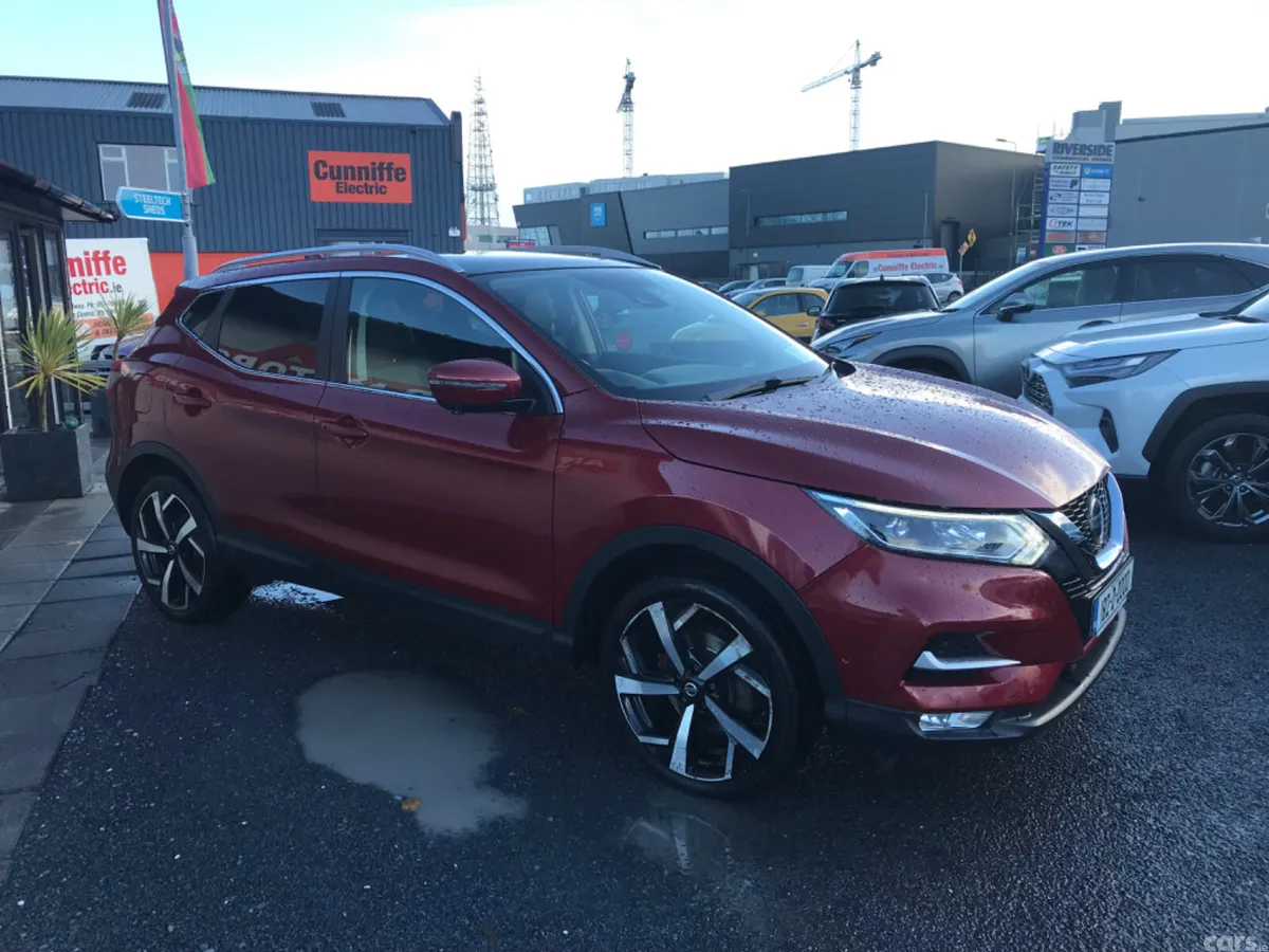 Nissan Qashqai SUV, Petrol, 2018, Red