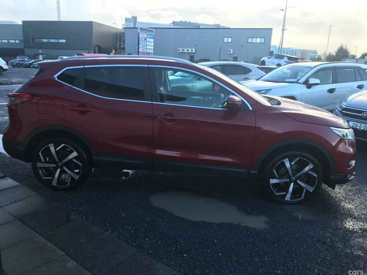 Nissan Qashqai SUV, Petrol, 2018, Red