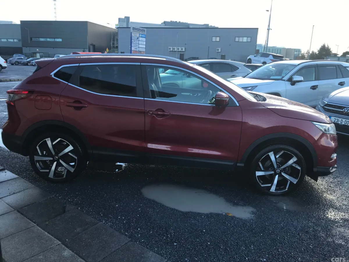 Nissan Qashqai SUV, Petrol, 2018, Red