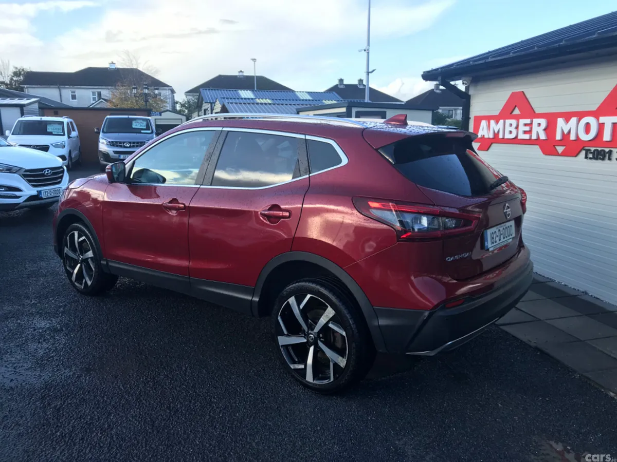 Nissan Qashqai SUV, Petrol, 2018, Red