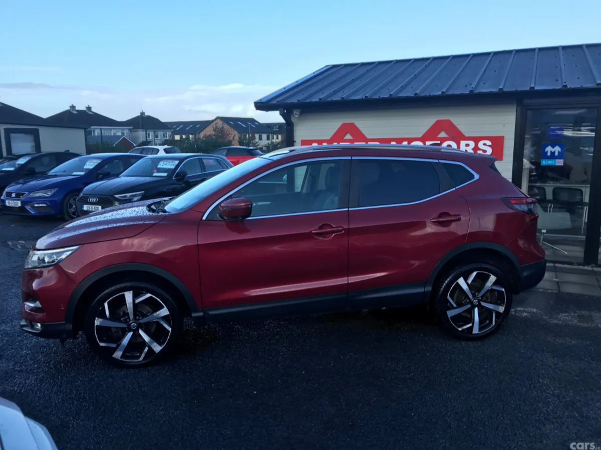 Nissan Qashqai SUV, Petrol, 2018, Red