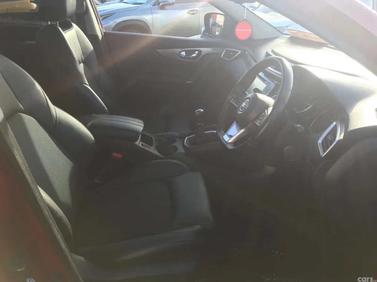 Nissan Qashqai SUV, Petrol, 2018, Red