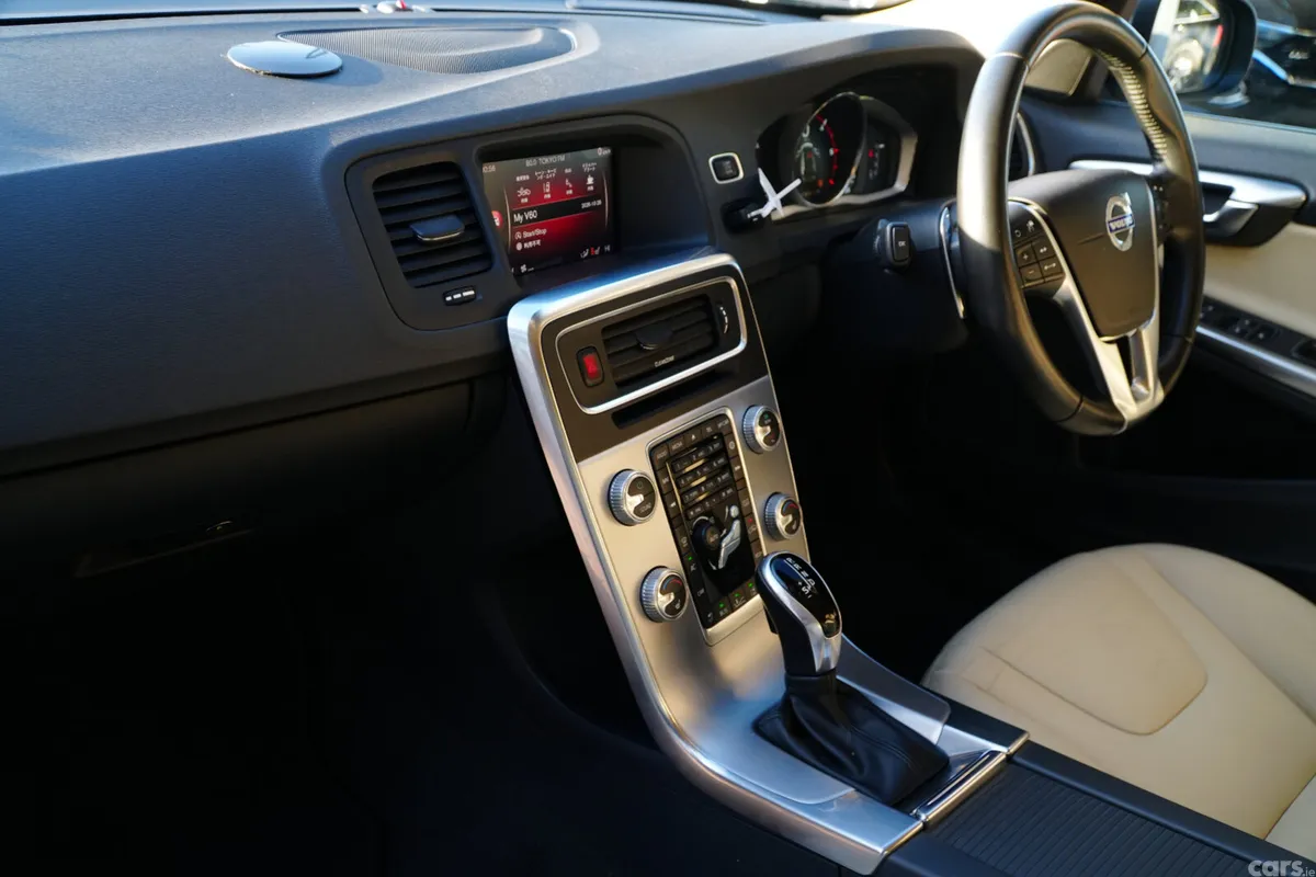 Volvo V60 Estate, Diesel, 2018, White