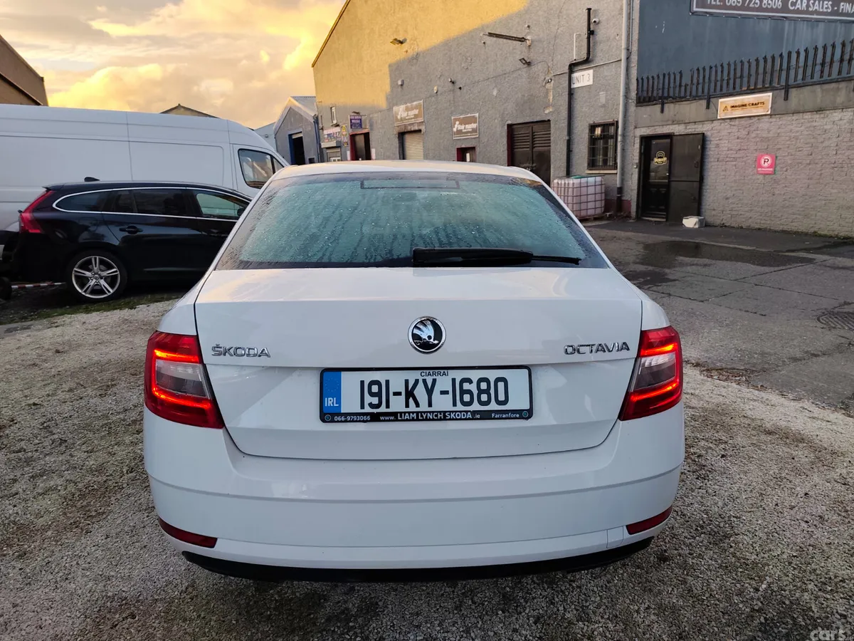 Skoda Octavia Saloon, Petrol, 2019, White