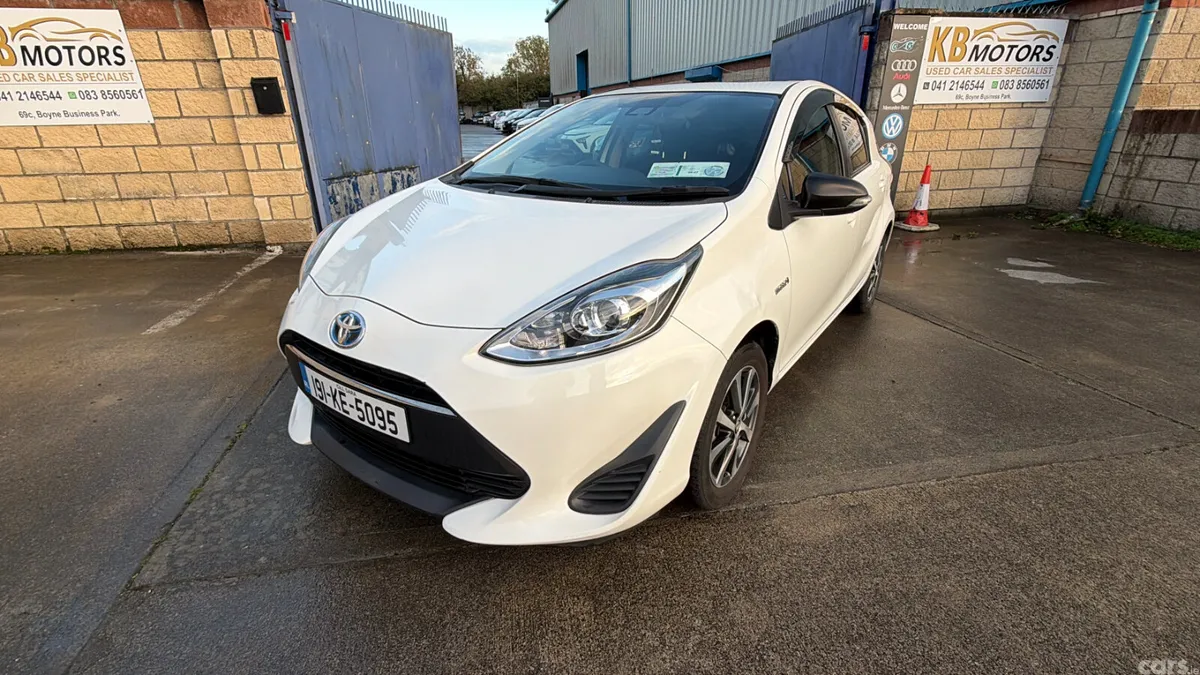 Toyota Aqua Hatchback, Petrol Hybrid, 2019, White