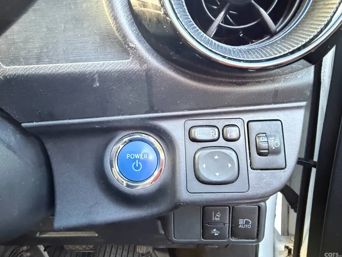 Toyota Aqua Hatchback, Petrol Hybrid, 2019, White