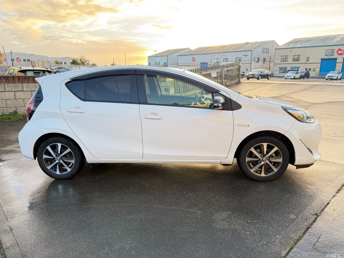 Toyota Aqua Hatchback, Petrol Hybrid, 2019, White