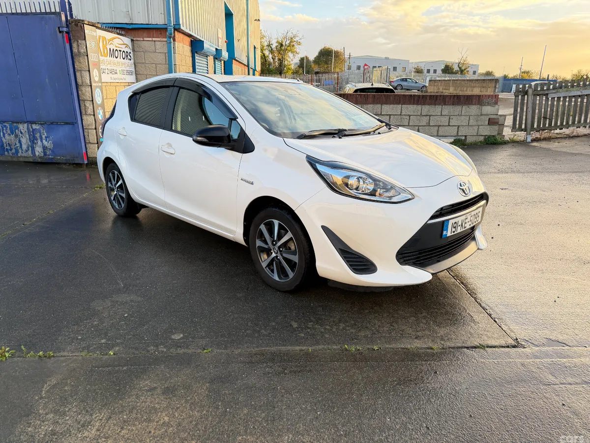 Toyota Aqua Hatchback, Petrol Hybrid, 2019, White