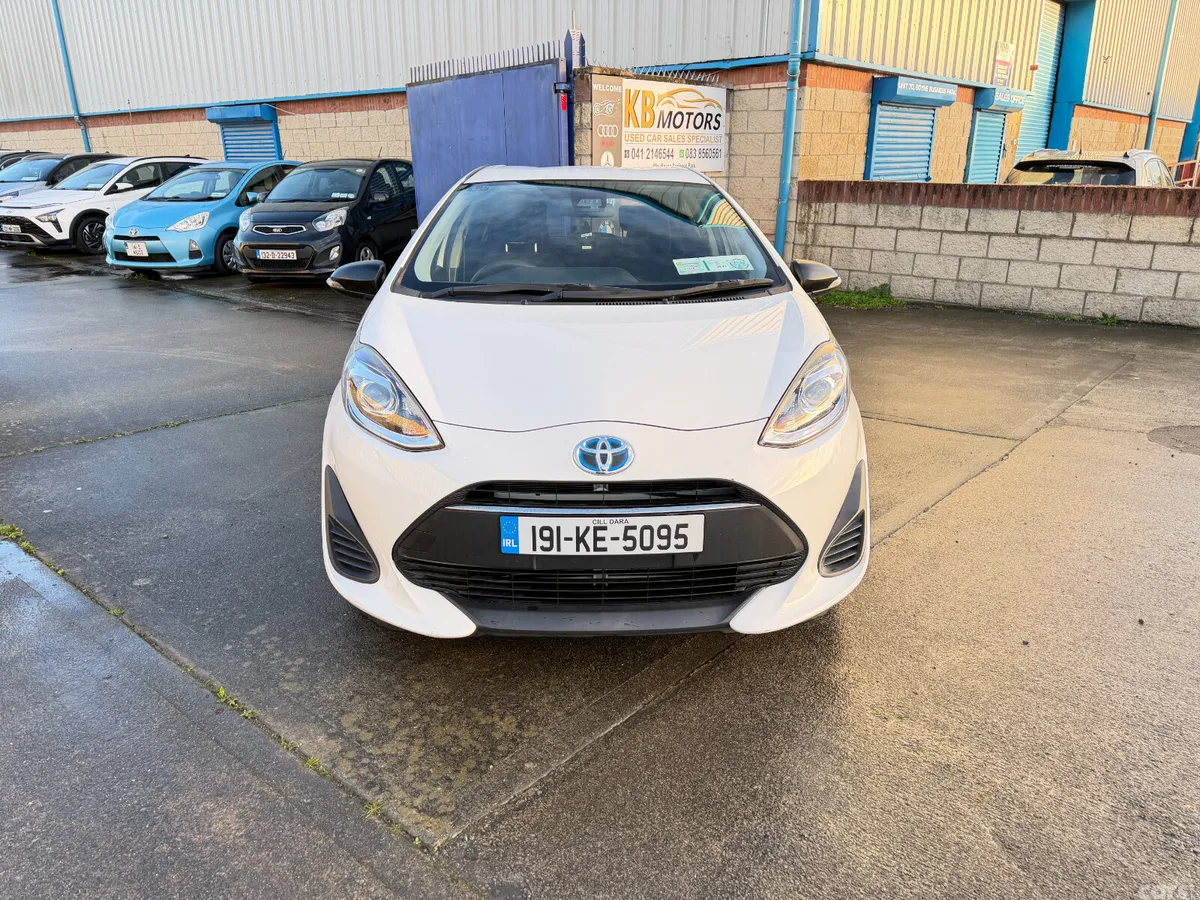 Toyota Aqua Hatchback, Petrol Hybrid, 2019, White