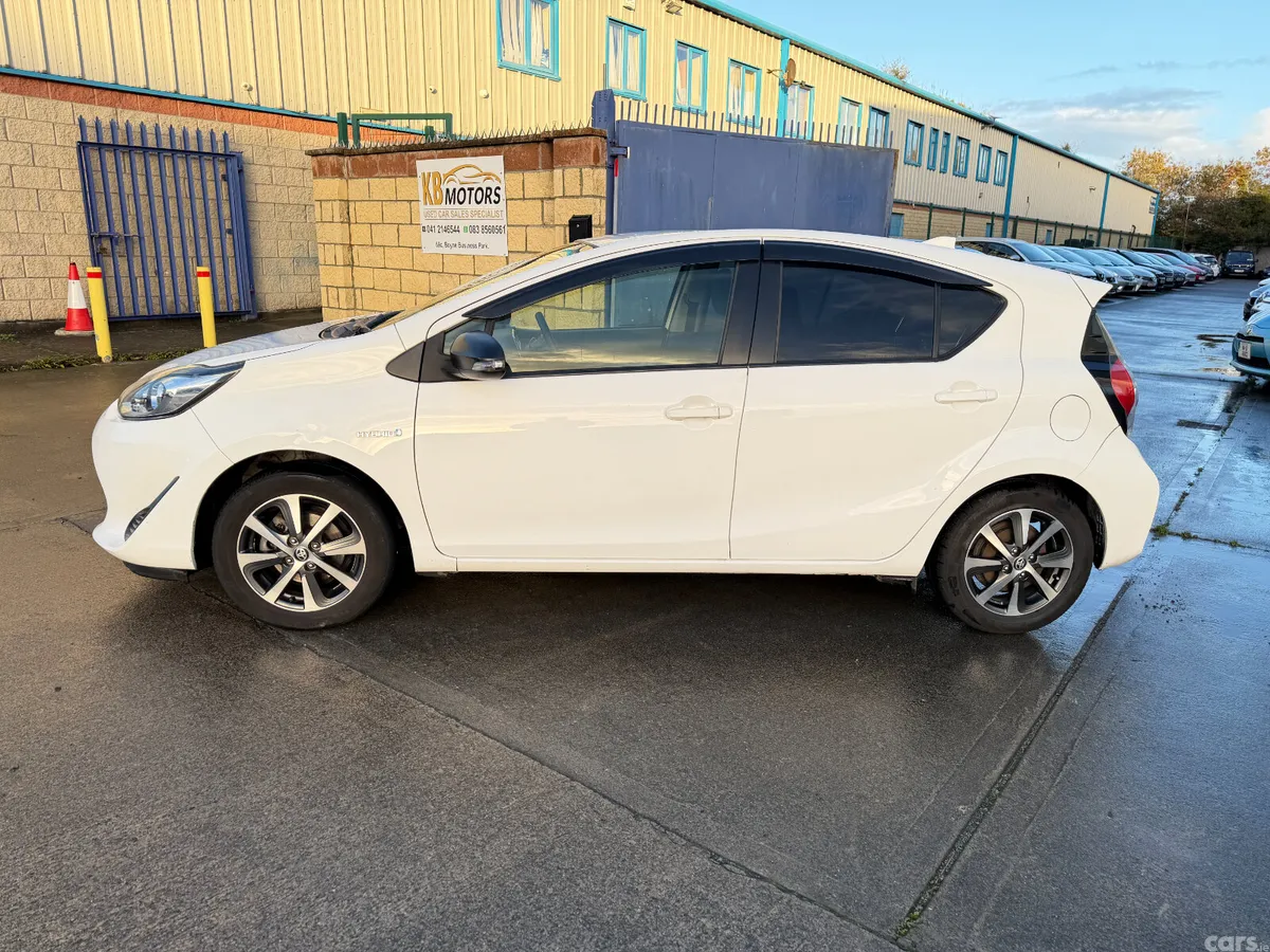 Toyota Aqua Hatchback, Petrol Hybrid, 2019, White