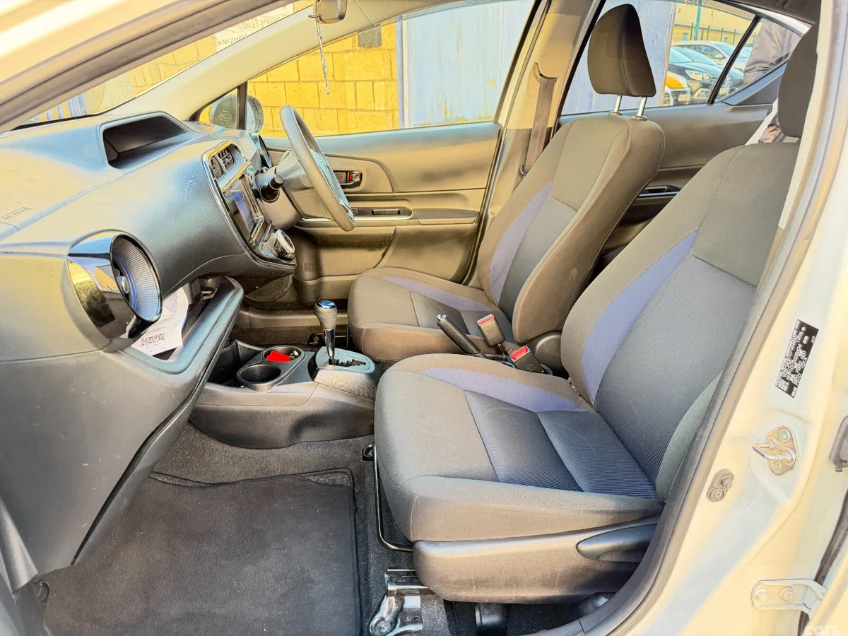 Toyota Aqua Hatchback, Petrol Hybrid, 2019, White