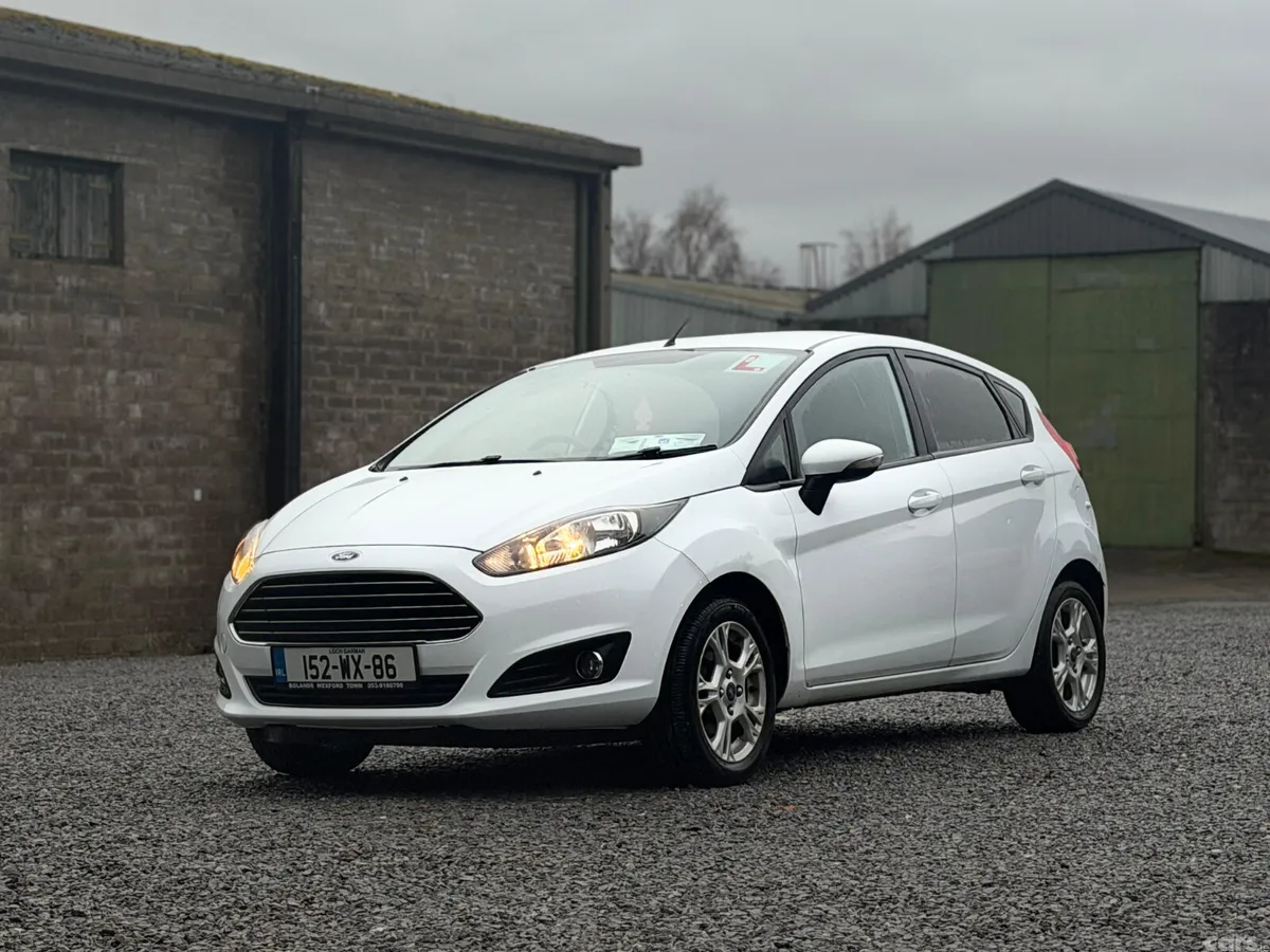 Ford Fiesta Hatchback, Petrol, 2015, White