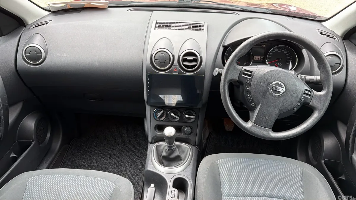 Nissan Qashqai MPV, Diesel, 2013, Red