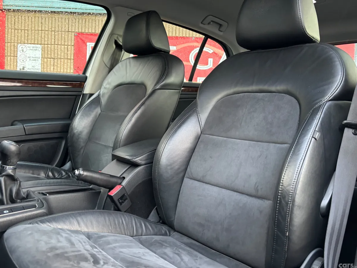 Skoda Superb Saloon, Diesel, 2014, Silver