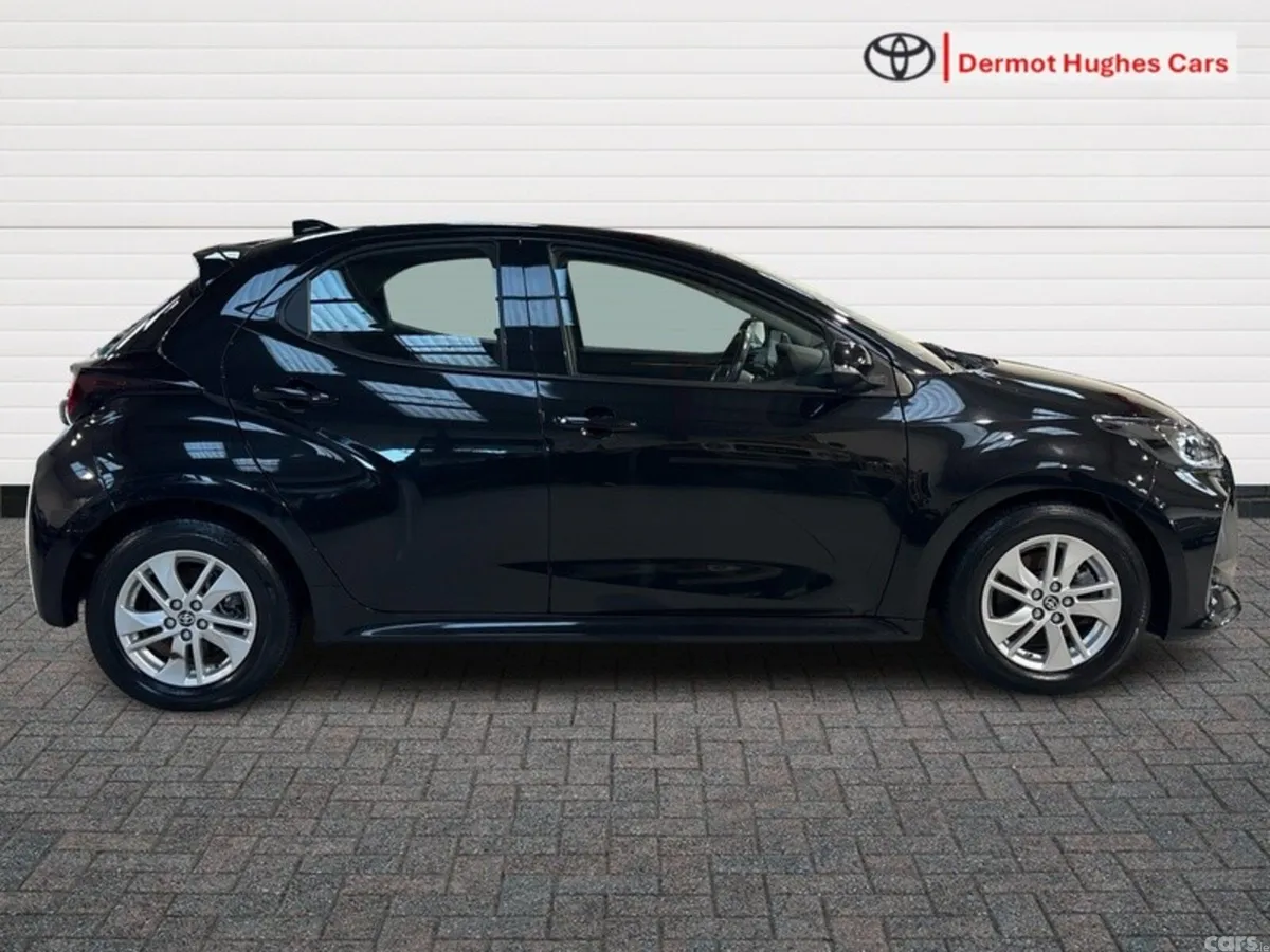 Toyota Yaris Hatchback, Petrol Hybrid, 2023, Black