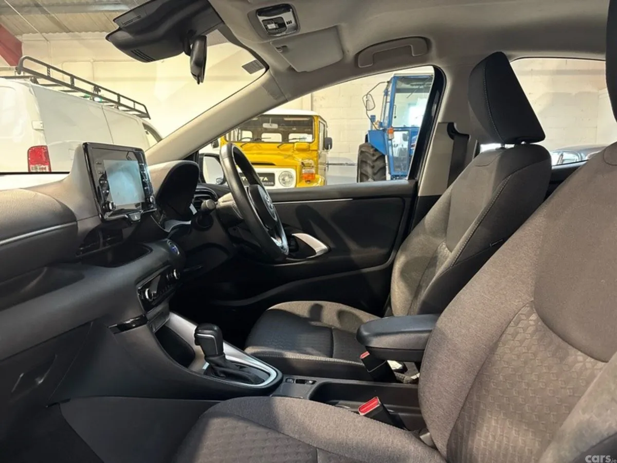 Toyota Yaris Hatchback, Petrol Hybrid, 2023, Black