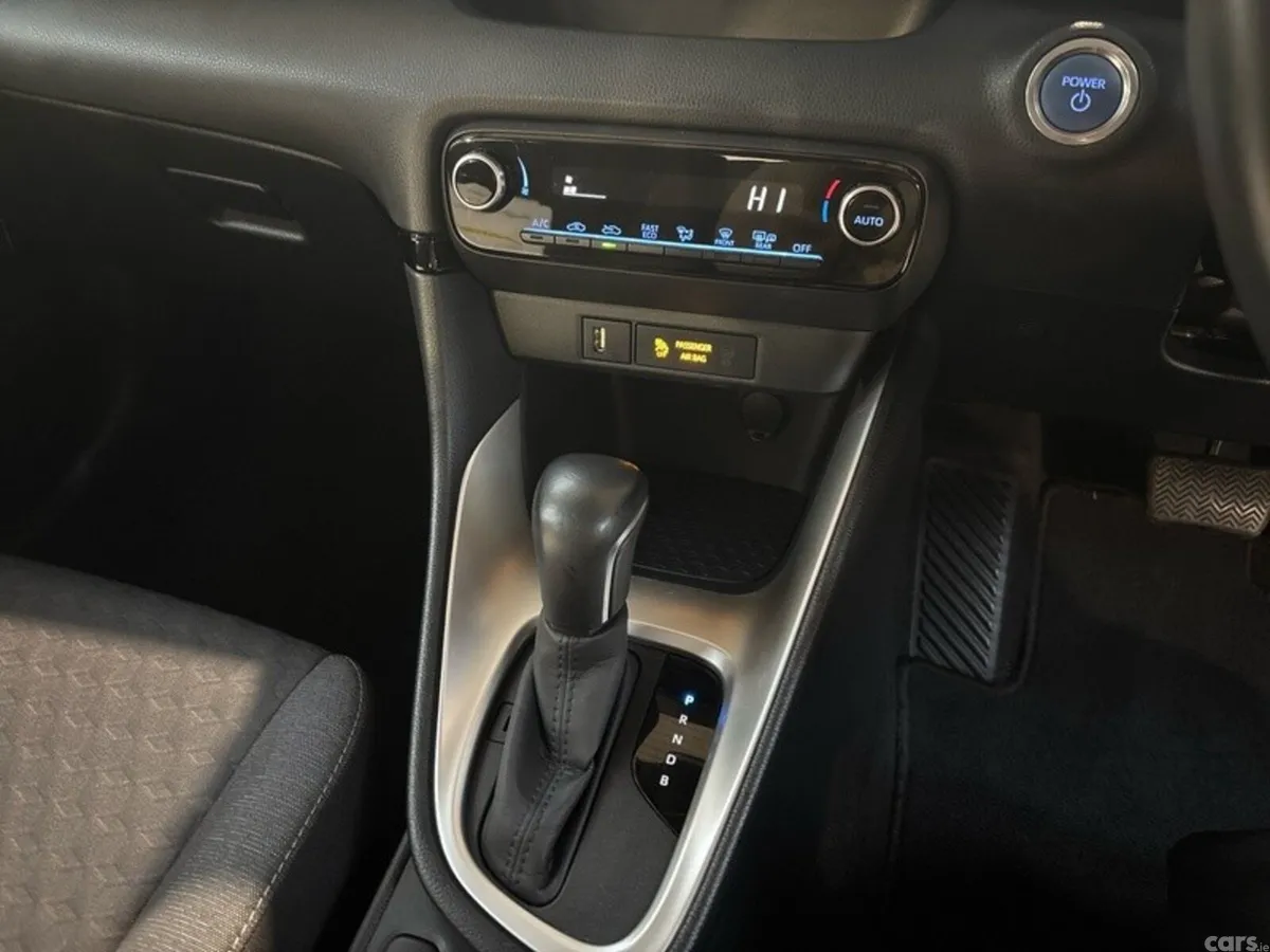 Toyota Yaris Hatchback, Petrol Hybrid, 2023, Black