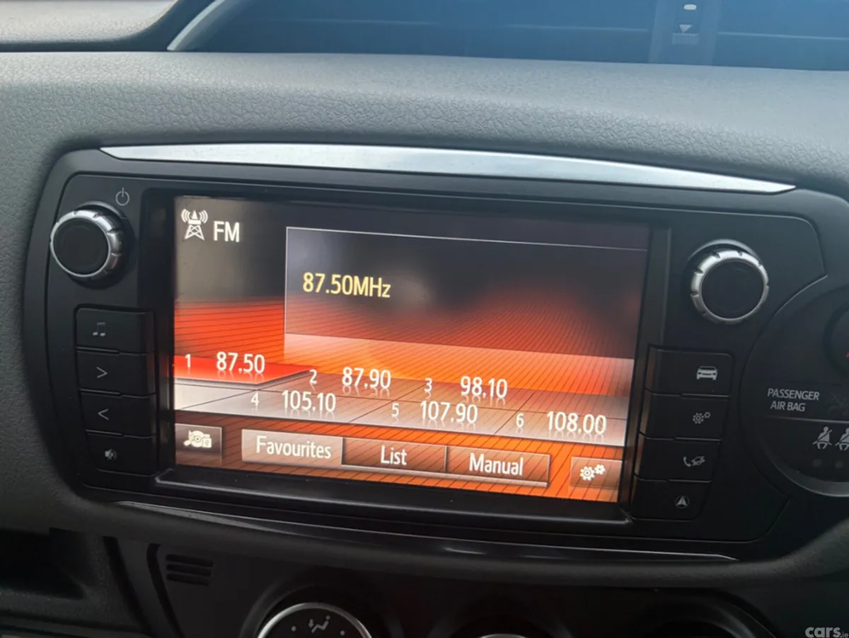 Toyota Yaris Hatchback, Petrol, 2016, Red
